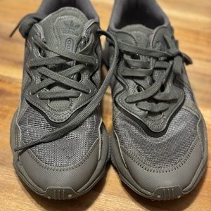 adidas OZWEEGO 👟